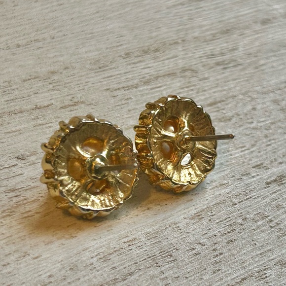 Timeless Vintage Faux Pearl Heart Bracelet and Rhinestone Earrings Set Classic - Picture 3 of 12